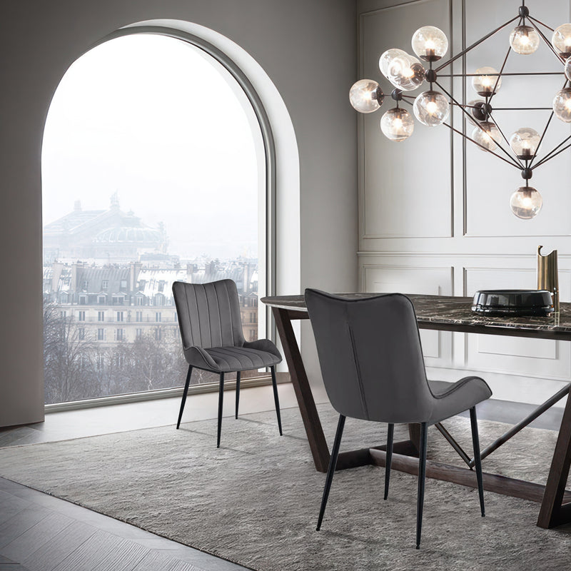 Ensemble de 4 chaises Edith autour d'une table en chêne - ambiance conviviale et contemporaine"