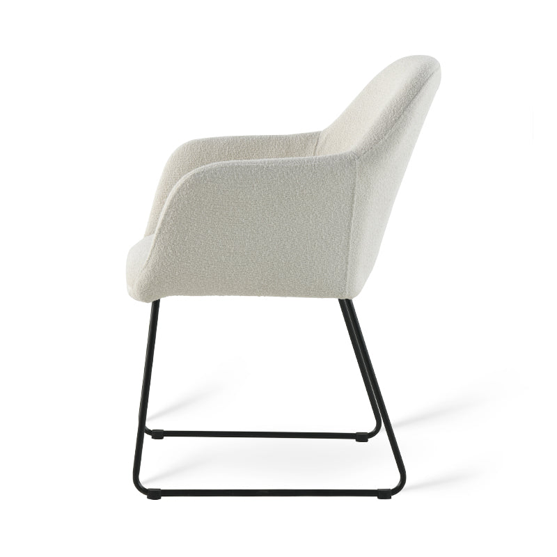 Fauteuil design Neve UDC22123 en velours gris-bleu, dossier incurvé ergonomique et pieds en métal doré. Idéal pour salon moderne ou bureau élégant. Profondeur d'assise généreuse (55cm) et structure stable.