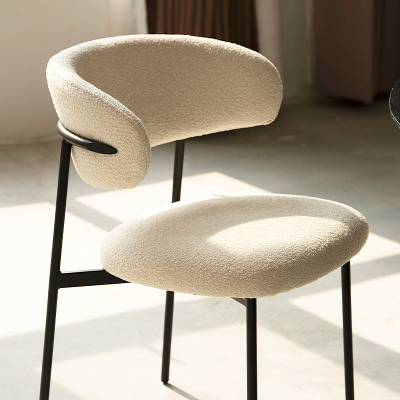 Emballage et pièces détachées de la chaise Zahra, montage simple et rapide