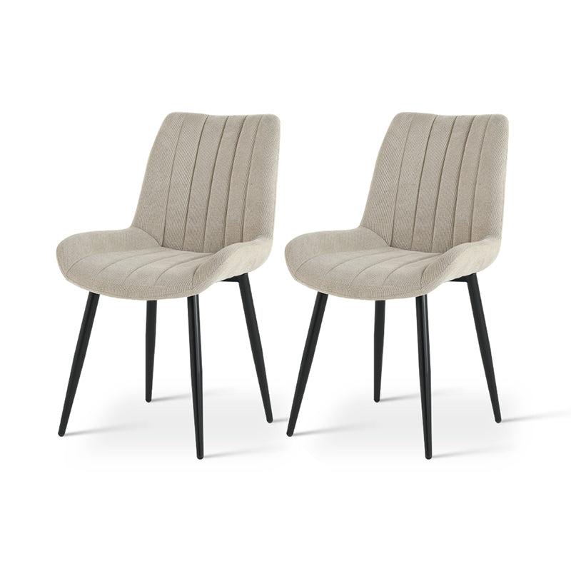 Dînez en tout confort avec les chaises de salle à manger Jarvis en lin d'OFCASA , dotées d’un revêtement doux, de surpiqûres en losange et de pieds en métal robustes pour un usage quotidien tout en style.