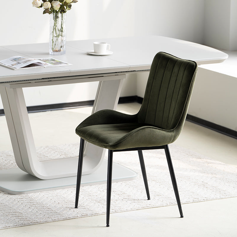 Chaise à manger Edith en tissu bouclé beige avec pieds en bois clair - design scandinave moderne et assise rembourrée