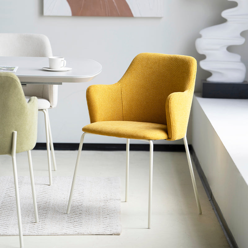 Apportez une ambiance scandinave apaisante à votre salle à manger avec les fauteuils salle à manger Dahlia d’OFCASA (lot de 2) : assises moelleuses, pieds chromés et accoudoirs ergonomiques pour des repas détendus et un intérieur élégant.