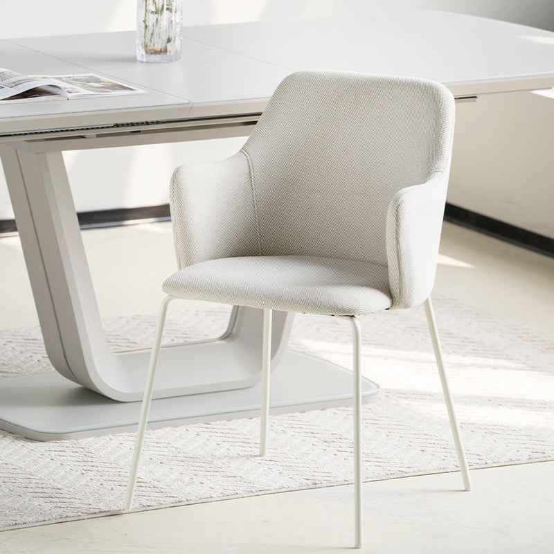 Apportez une ambiance scandinave apaisante à votre salle à manger avec les fauteuils salle à manger Dahlia d’OFCASA (lot de 2) : assises moelleuses, pieds chromés et accoudoirs ergonomiques pour des repas détendus et un intérieur élégant.