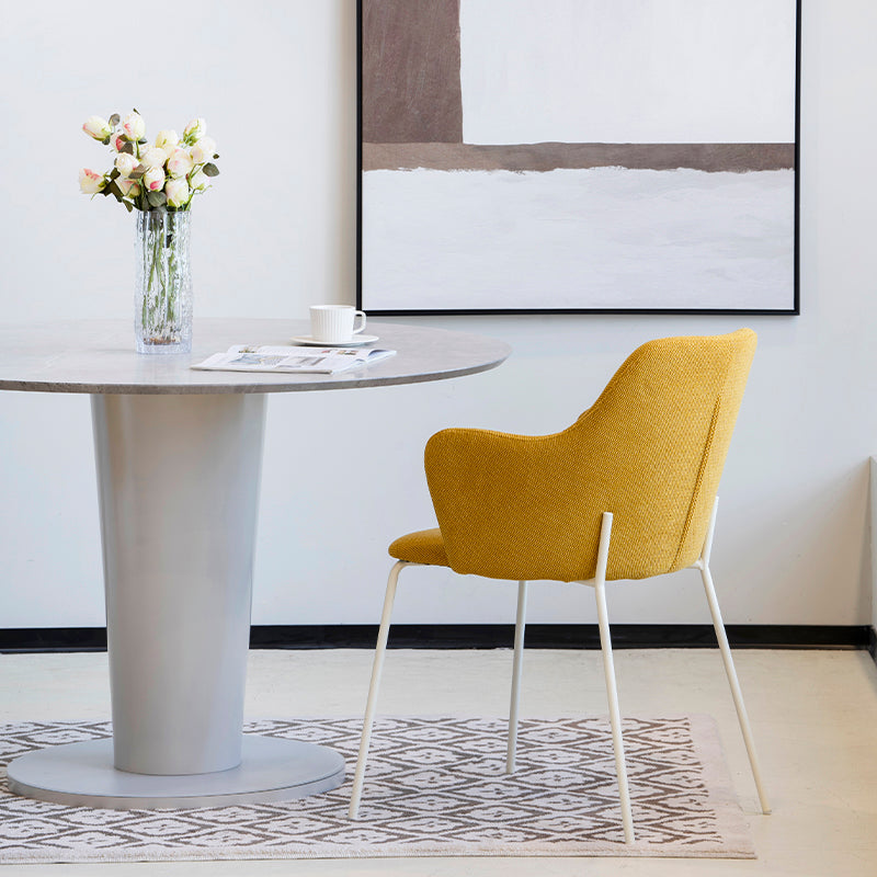 Apportez une ambiance scandinave apaisante à votre salle à manger avec les fauteuils salle à manger Dahlia d’OFCASA (lot de 2) : assises moelleuses, pieds chromés et accoudoirs ergonomiques pour des repas détendus et un intérieur élégant.