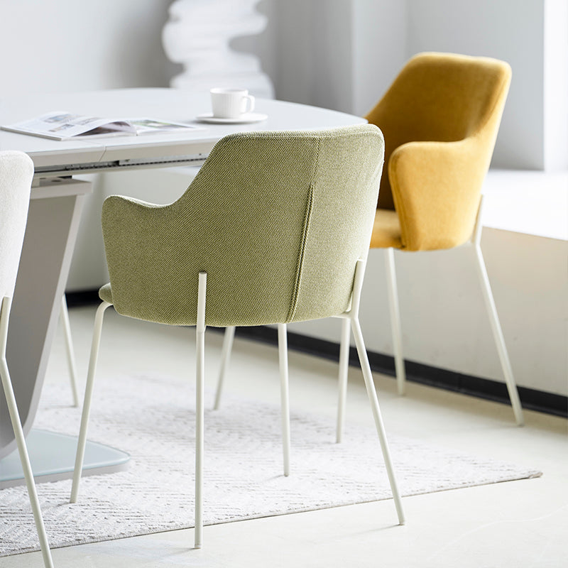 Apportez une ambiance scandinave apaisante à votre salle à manger avec les fauteuils salle à manger Dahlia d’OFCASA (lot de 2) : assises moelleuses, pieds chromés et accoudoirs ergonomiques pour des repas détendus et un intérieur élégant.