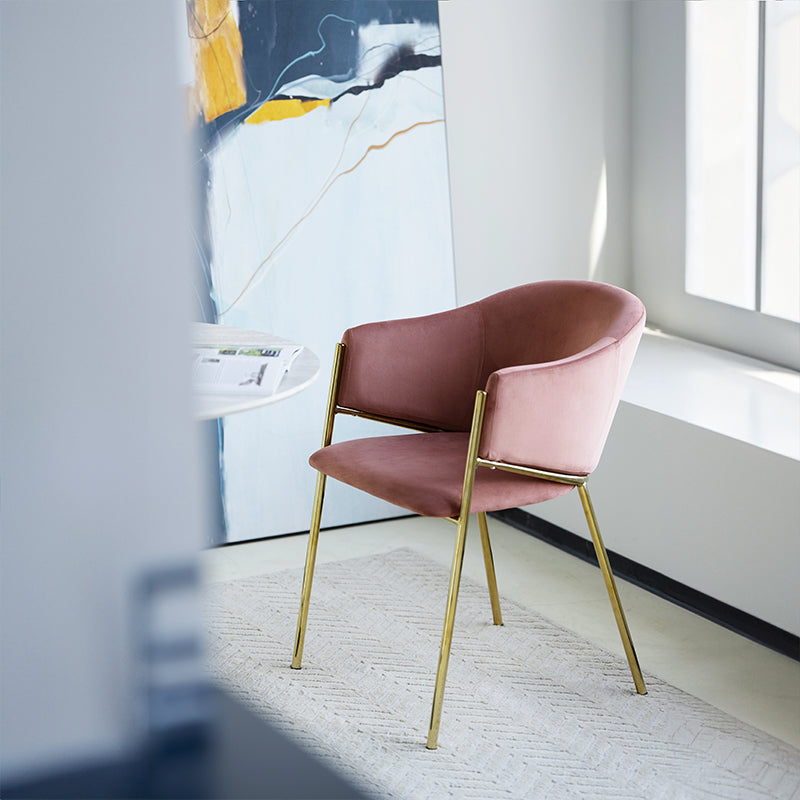 Ajoutez une touche de luxe à votre salle à manger avec les Fauteuils Salle à Manger Dalila d’OFCASA : velours doux, pieds en chrome doré, structure métallique robuste et montage facile, parfaits pour les intérieurs élégants.