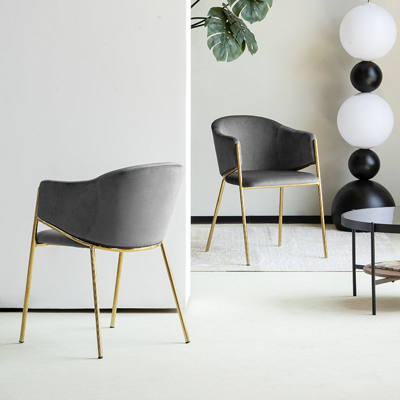 Ajoutez une touche de luxe à votre salle à manger avec les Fauteuils Salle à Manger Dalila d’OFCASA : velours doux, pieds en chrome doré, structure métallique robuste et montage facile, parfaits pour les intérieurs élégants.