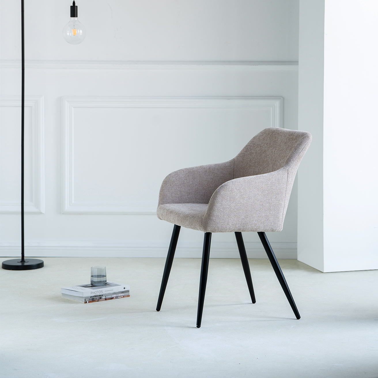 Découvrez OFCASA Frazer Chaises de Salle à Manger en lin — avec une assise matelassée douce, des pieds en métal robustes et un montage simple. Parfaites pour créer un espace repas élégant et chaleureux, à l’esprit britannique.