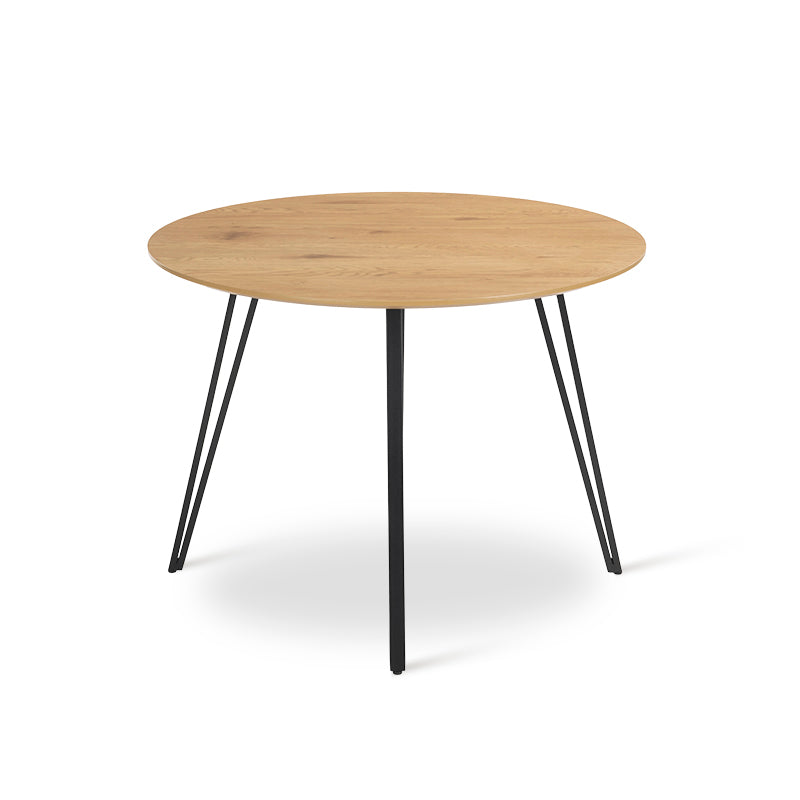 Ajoutez une touche de chaleur scandinave aux intérieurs modernes avec la Table de Salle à Manger Ronde Fareeha de 100 cm d’OFCASA. Plateau en mélamine aspect bois, pieds noirs élégants, durable et facile à nettoyer.