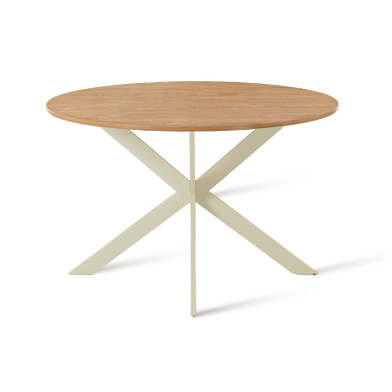 Découvrez la table de salle à manger ronde Tilly d’OFCASA – plateau en mélamine effet bois de 120 cm, pieds en métal en X robustes et montage facile. Parfaite pour accueillir 4 personnes dans les intérieurs modernes.