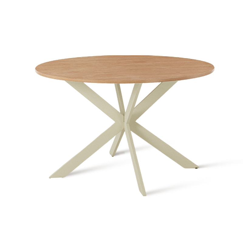 Découvrez la table de salle à manger ronde Tilly d’OFCASA – plateau en mélamine effet bois de 120 cm, pieds en métal en X robustes et montage facile. Parfaite pour accueillir 4 personnes dans les intérieurs modernes.