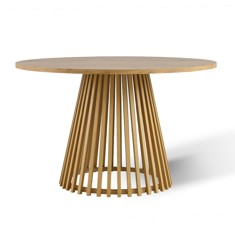 Découvrez la Table de salle à manger ronde Veronica 120 cm d’OFCASA, avec un plateau imitation chêne et une base métallique design. Idéale pour une table avec 4 chaises dans les intérieurs contemporains.