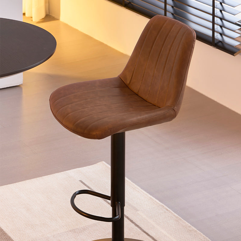 Découvrez les tabourets de bar OFCASA Jarvis AH : hauteur réglable de 62 à 82 cm avec vérin hydraulique, assise pivotante à 360°, revêtement en similicuir et base en métal stable — un choix idéal pour les cuisines modernes.