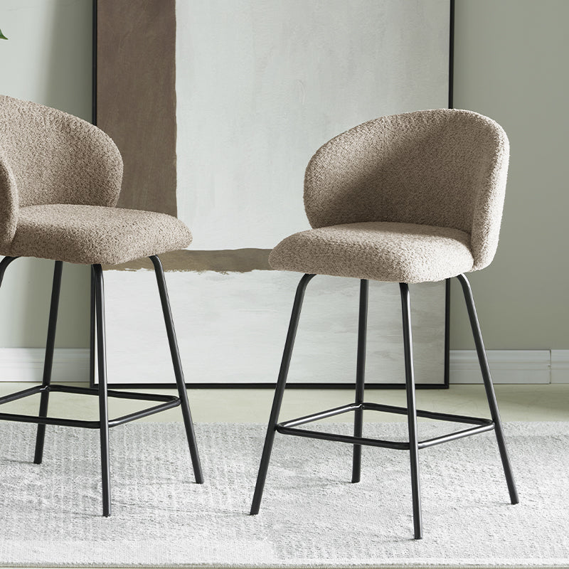 Sublimez votre îlot de cuisine avec les OFCASA Yasin Tabourets de cuisine en tissu bouclé. Revêtement en tissu bouclé doux et structure métallique robuste pour un siège confortable et élégant, parfait pour les intérieurs modernes.