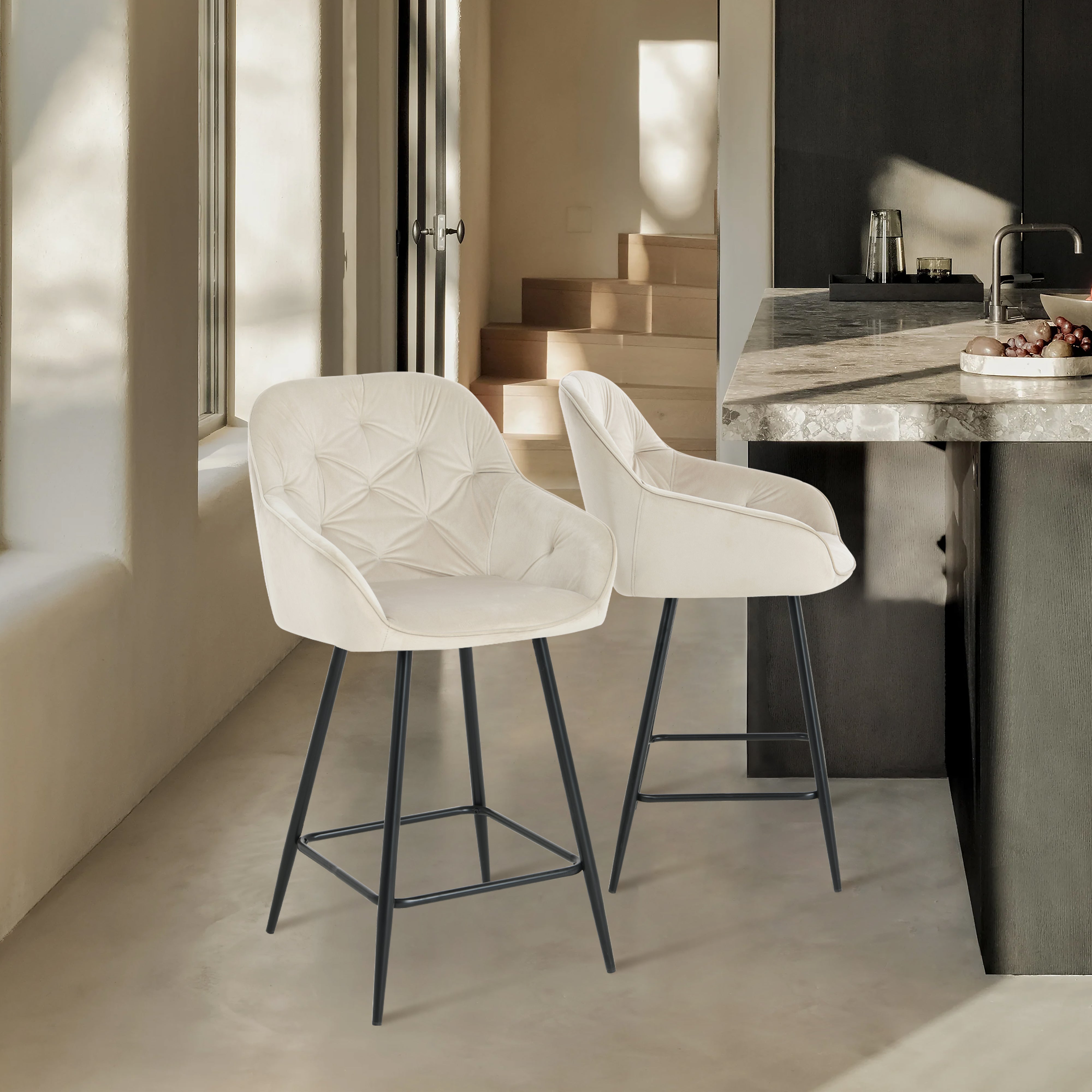 Tabouret de bar design Keaton OFCASA en simili-cuir beige, dossier haut et piètement métal noir – Idéal pour îlots de cuisine modernes