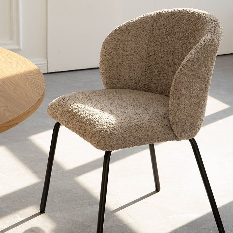 Chaises et fauteuils Ofcasa en similicuir - collections verte et marron pour salle à manger et cuisine. Décoration intérieure et ensembles de meubles design. Chaise à manger en similicuir，Fauteuil de salle à manger design，Ensemble de chaises pour cuisine，Décoration intérieure contemporaine，Meubles de salle à manger en cuir