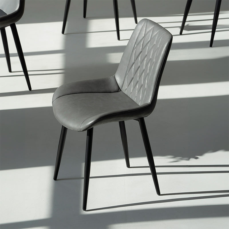 Chaise à manger en similicuir，Meuble de salle à manger design，Décoration intérieure contemporaine，Ensemble de cuisine moderne，Chaise en similicuir，Chaise à manger OFCASA，Chaise en cuir OFCASA，Chaise à manger classique en cuir，Chaise à manger verte，Chaise à manger marron，Décoration d'intérieur，Meubles，Meubles de cuisine