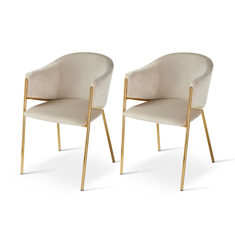 Ajoutez une touche de luxe à votre salle à manger avec les Fauteuils Salle à Manger Dalila d’OFCASA : velours doux, pieds en chrome doré, structure métallique robuste et montage facile, parfaits pour les intérieurs élégants au Royaume-Uni.