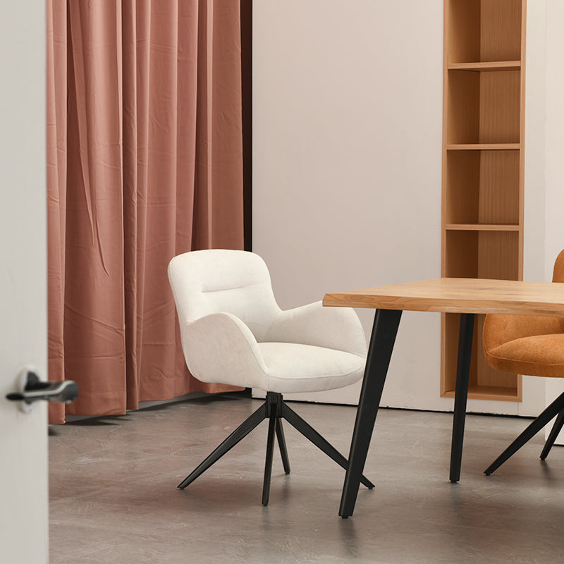 Découvrez les fauteuils de salle à manger pivotants Freya d’OFCASA : assise en lin doux sur une base pivotante à 360°. Idéal pour les cuisines, les bureaux à domicile ou les coins repas cosy.