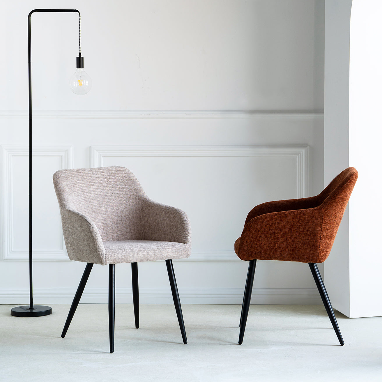 Découvrez OFCASA Frazer Chaises de Salle à Manger en lin — avec une assise matelassée douce, des pieds en métal robustes et un montage simple. Parfaites pour créer un espace repas élégant et chaleureux, à l’esprit britannique.