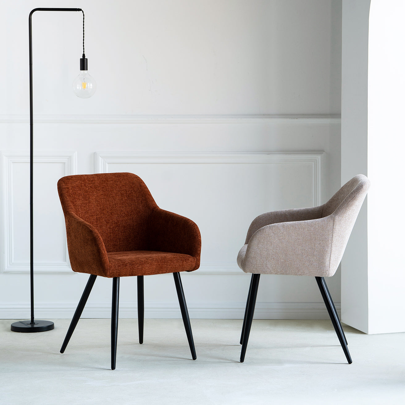 Découvrez OFCASA Frazer Chaises de Salle à Manger en lin — avec une assise matelassée douce, des pieds en métal robustes et un montage simple. Parfaites pour créer un espace repas élégant et chaleureux, à l’esprit britannique.