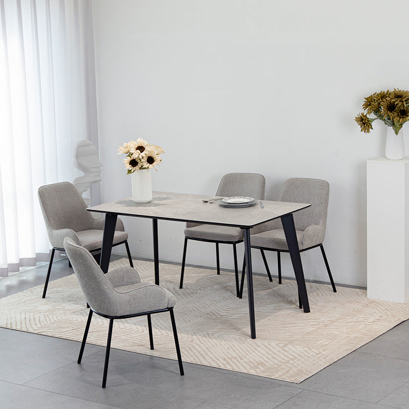Découvrez la OFCASA table de salle à manger Valdez : gris Marbre 140 cm - plateau effet marbre, pieds en métal noir robustes et montage facile. Parfaite pour les espaces repas modernes au Royaume-Uni. 