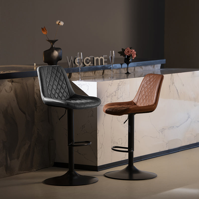 Découvrez les tabourets de bar réglables OFCASA Jarvis AH — confort en similicuir, rotation à 360°, vérin hydraulique (62–82 cm) et base robuste. Parfaits pour les îlots de cuisine et les intérieurs modernes.